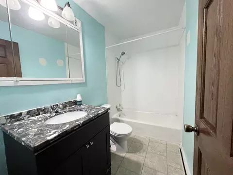 Bath - 1717 Greenview Ave, Kankakee, IL 60901 photo 1 of 1