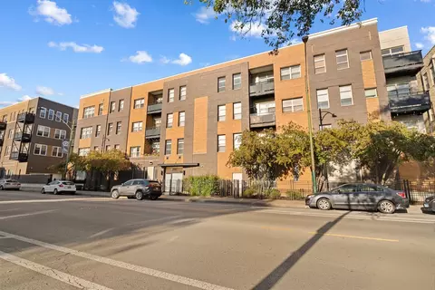 2951 N Clybourn Ave #204, Chicago, IL 60618