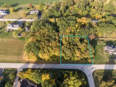 210 Hickory Ln, Kirkland, IL 60146