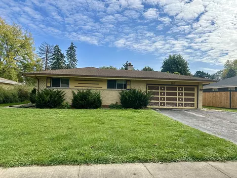 107 N Stevenson Ln, Mount Prospect, IL 60056