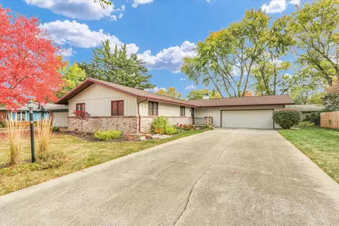 2208 Plymouth Dr, Champaign, IL 61821
