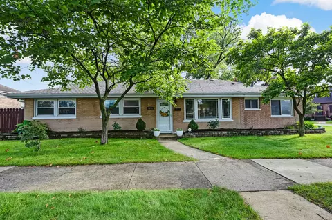 3251 Grand Blvd, Brookfield, IL 60513