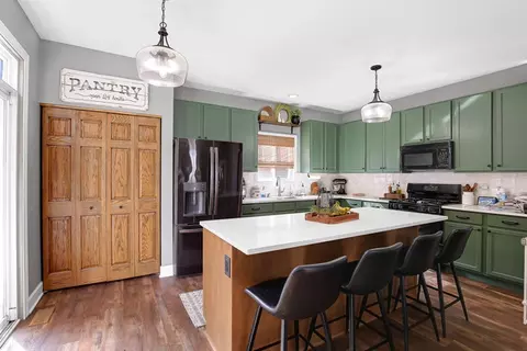 Kitchen - 14443 Etchingham Dr, Lockport, IL 60441 photo 2 of 3