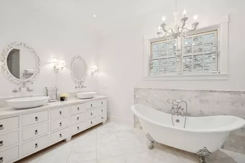Bath - 1414 N Mohawk St, Chicago, IL 60610 photo 4 of 8