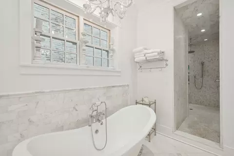 Bath - 1414 N Mohawk St, Chicago, IL 60610 photo 3 of 8