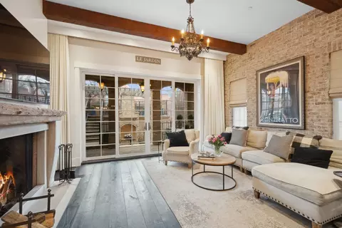Living - 1414 N Mohawk St, Chicago, IL 60610 photo 1 of 3