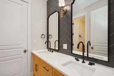 Bath - 1414 N Mohawk St, Chicago, IL 60610 photo 6 of 8