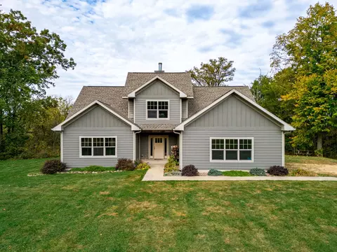 166 S Rocky Hill Rd, Galena, IL 61036
