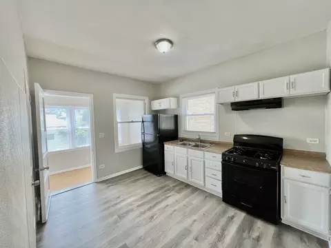 Kitchen - 1932 S 59th Ave, Cicero, IL 60804 photo 1 of 1