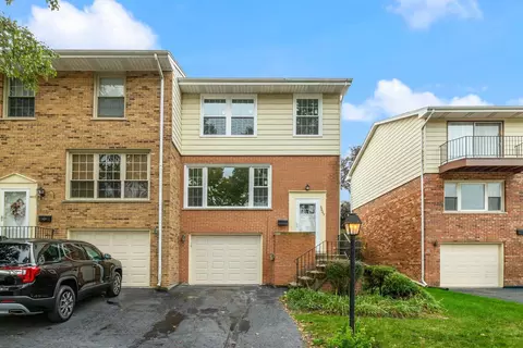 8809 44th Pl, Brookfield, IL 60513
