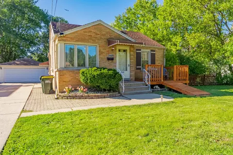 2756 Landen Dr, Melrose Park, IL 60164