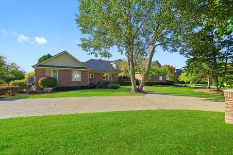 510 W Lancaster Ct, Inverness, IL 60010
