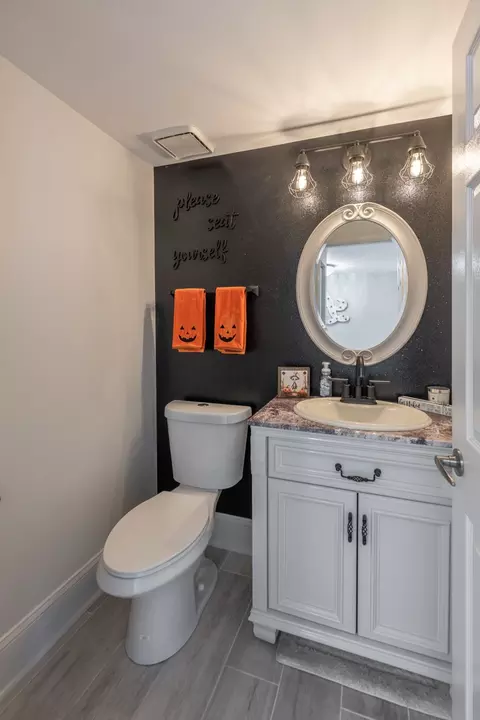 Bath - 1102 Coldspring Rd, Elgin, IL 60120 photo 1 of 4