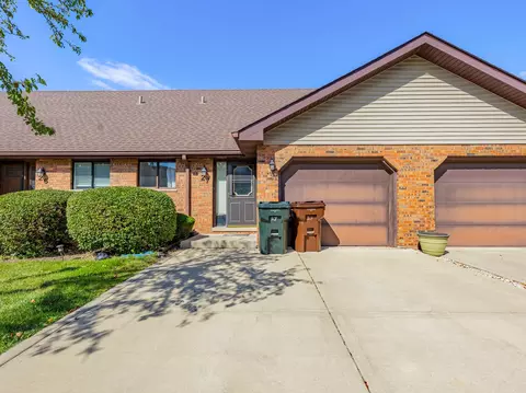 1914 Heatherway Ln #27, New Lenox, IL 60451