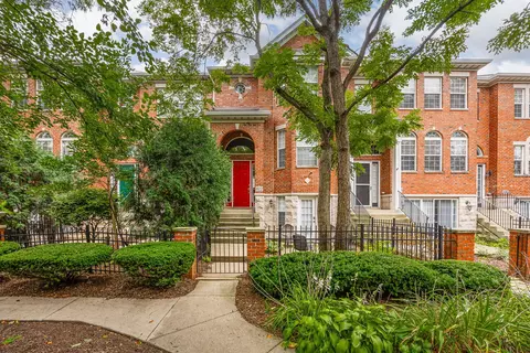822 Shandrew Dr, Naperville, IL 60540