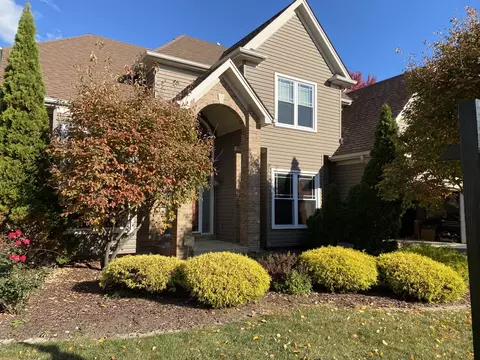 2412 Avalon Ct, Aurora, IL 60503