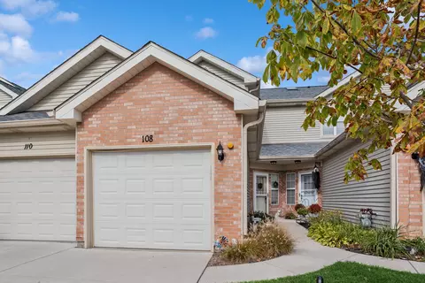 108 Golfview Dr, Glendale Heights, IL 60139