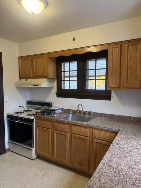 3035 Peoria St, Steger, IL 60475 photo 8