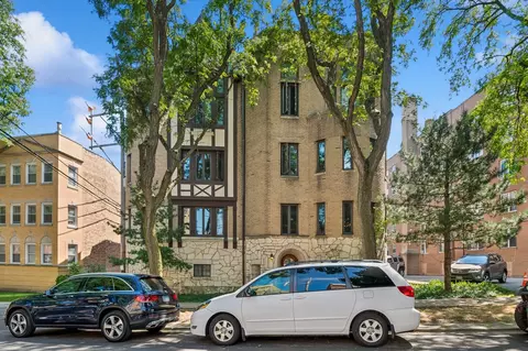 2109 W Jarvis Ave #1, Chicago, IL 60645