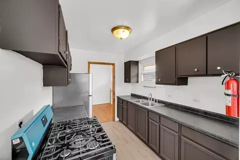 Kitchen - 16300 Winchester Ave, Markham, IL 60426 photo 2 of 3