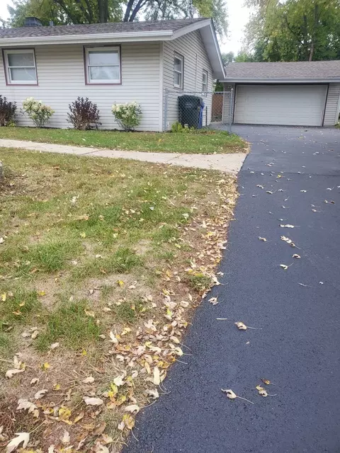 1426 Kings Rd, Carpentersville, IL 60110