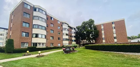 5500 Lincoln Ave #407-W, Morton Grove, IL 60053
