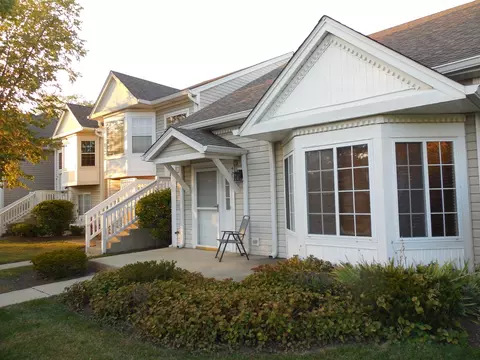 420 Hidden Creek Ln #420, North Aurora, IL 60542