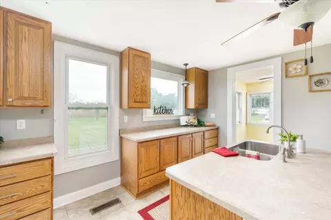 107 E Long St, Ohio, IL 61349 photo 14
