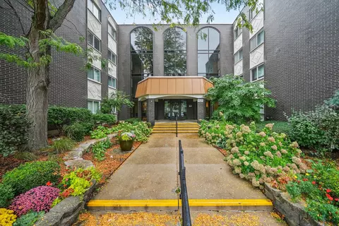 9529 Bronx Pl #314, Skokie, IL 60077