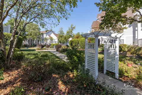 Exterior - 2440 Daybreak Ct, Elgin, IL 60123 photo 4 of 4