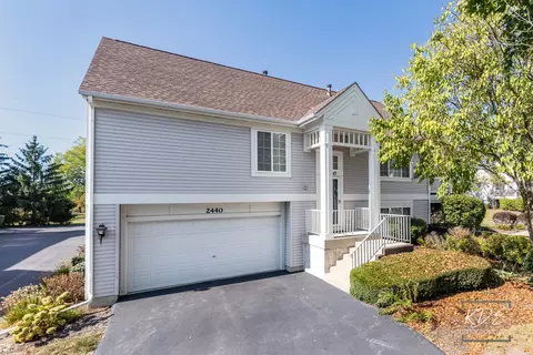 2440 Daybreak Ct, Elgin, IL 60123