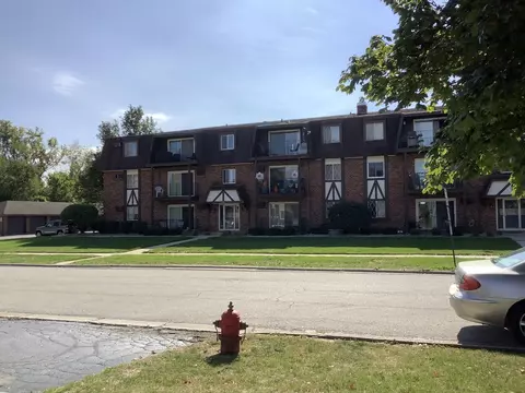 5723 129th St #7E, Crestwood, IL 60418