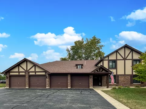 1701 Lakecliffe Dr #D, Wheaton, IL 60189