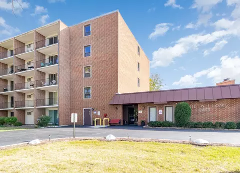 255 S West Ave #309, Elmhurst, IL 60126