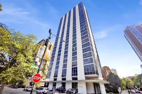 1555 N Dearborn Pkwy #4C, Chicago, IL 60610