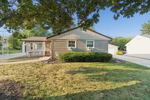 1954 Wisteria Rd, Rockford, IL 61107