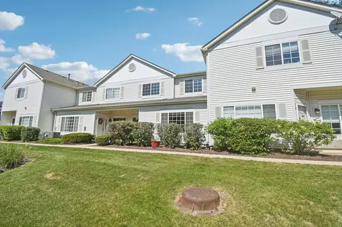 72 Heather Glen Dr #72, Aurora, IL 60504