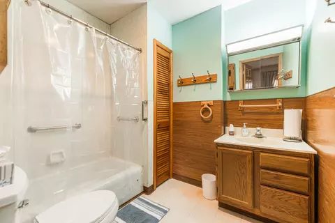 Bath - 511 Willow St, Maple Park, IL 60151 photo 1 of 2