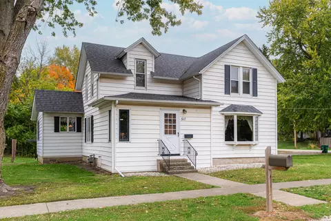 511 Willow St, Maple Park, IL 60151