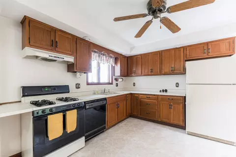 Kitchen - 511 Willow St, Maple Park, IL 60151 photo 2 of 2