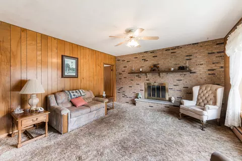 Living - 511 Willow St, Maple Park, IL 60151 photo 1 of 5