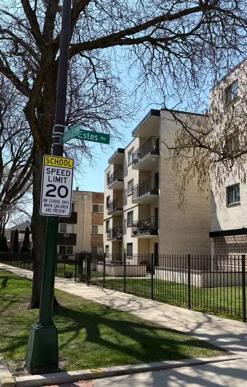 7074 N Ridge Blvd #1E, Chicago, IL 60645