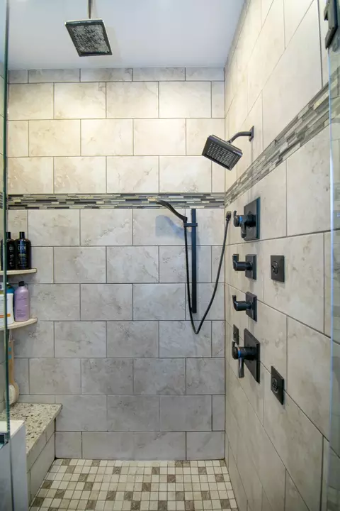 Bath - 1230 Eagle Bluff Dr, Bourbonnais, IL 60914 photo 2 of 4