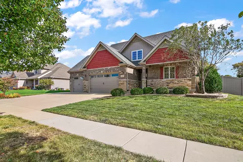 1230 Eagle Bluff Dr, Bourbonnais, IL 60914