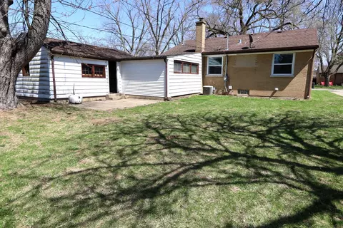 Exterior - 1152 Hiawatha Dr, Elgin, IL 60120 photo 3 of 3