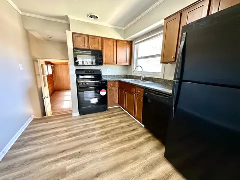 Kitchen - 1152 Hiawatha Dr, Elgin, IL 60120 photo 1 of 1