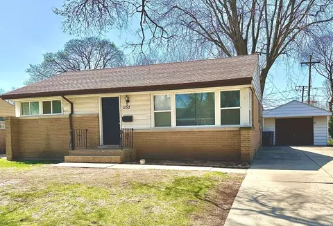 Exterior - 1152 Hiawatha Dr, Elgin, IL 60120 photo 2 of 3
