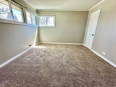 Bedroom - 1152 Hiawatha Dr, Elgin, IL 60120 photo 3 of 4