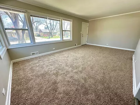 Living - 1152 Hiawatha Dr, Elgin, IL 60120 photo 2 of 3