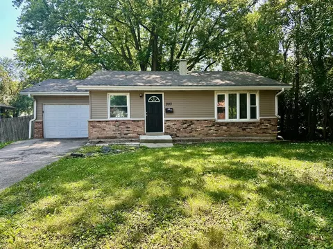 303 Ann St, South Elgin, IL 60177